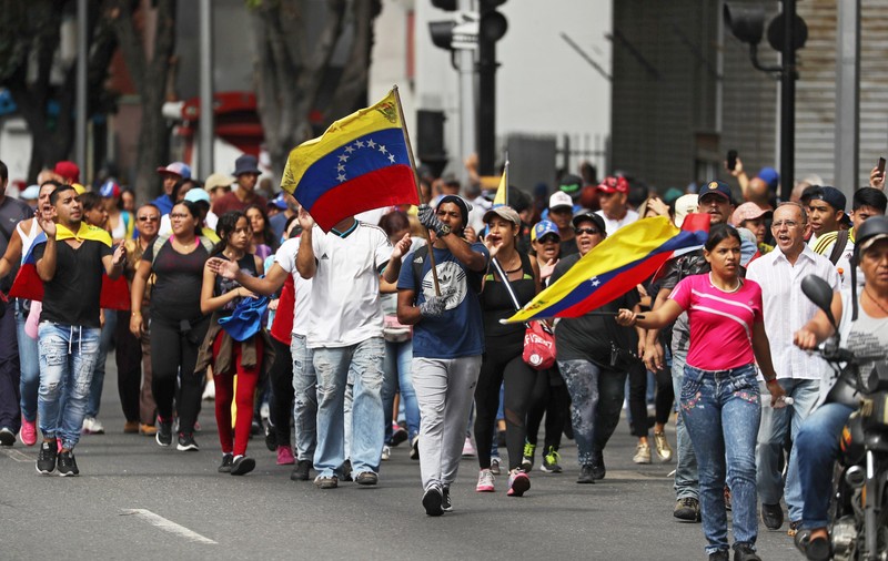 Președintele auto-proclamat al Venezuelei cheamă oamenii din toată țara în stradă pentru a protesta împotriva lui Maduro