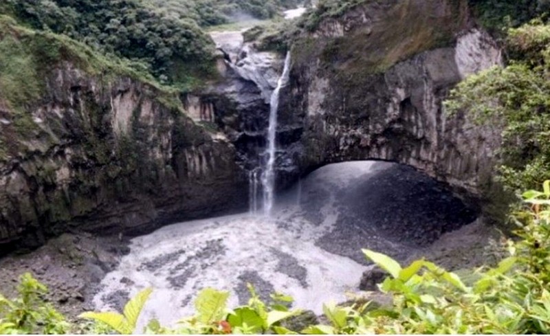 Aşa arăta cascada acum. Foto: Ministerul Mediului Ecuador