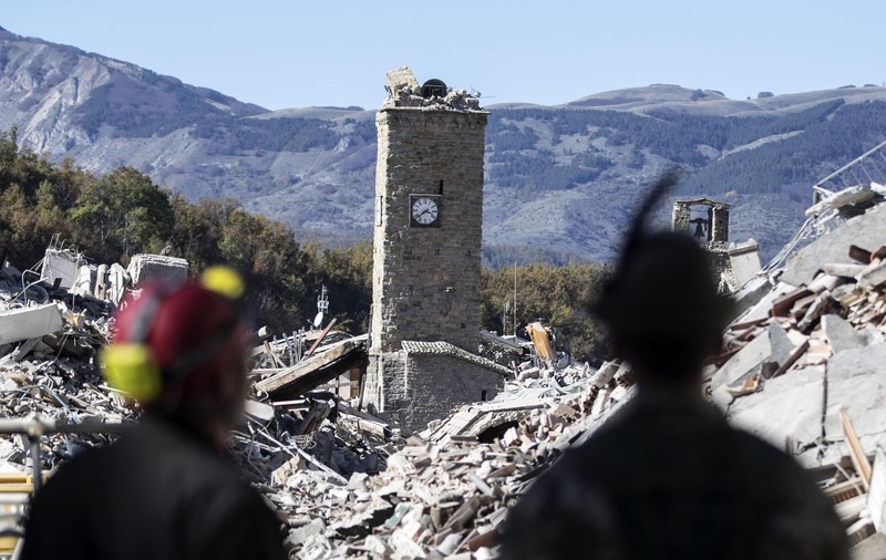 UPDATE| Un român, găsit mort într-o maşină după cutremurul din Italia. MAE confirmă decesul