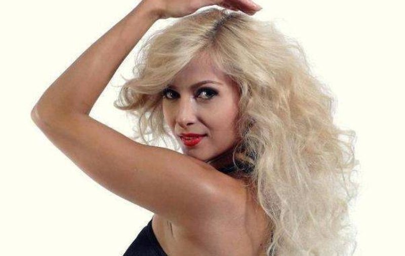 LORA ÎŞI SPERIE FANII: "Nu cred că voi urca pe scenă"