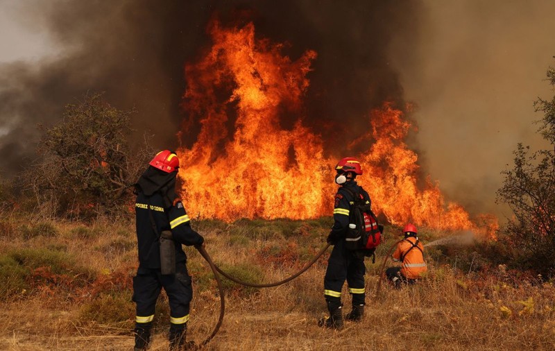 Pompierii greci se antrenează pentru stingerea incendiile de vegetație din acest sezon. „Mergem cu toții la luptă”