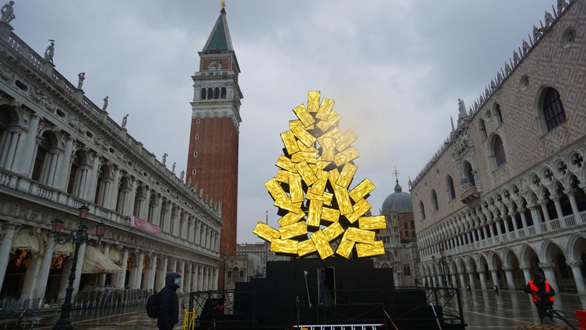 Brad digital în Piața San Marco din Veneția. Foto: EPA