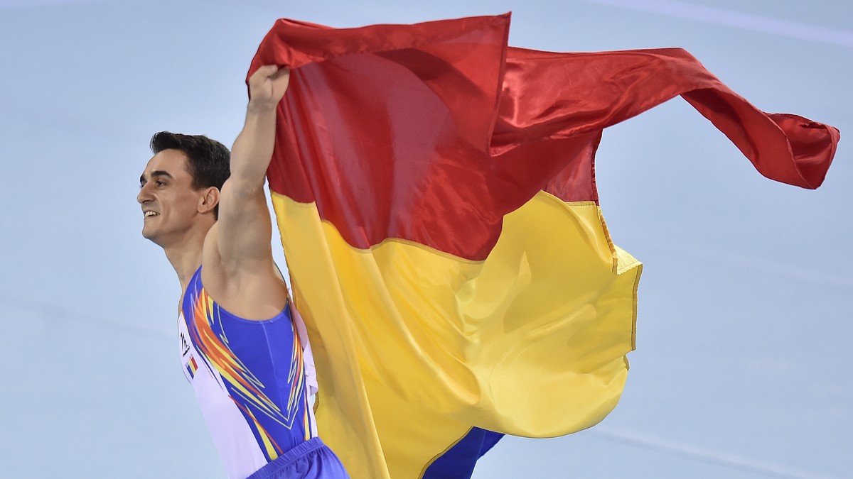 Marian Drăgulescu este campionul Europei la sol. Gimnastul a fluturat steagul României de fericire FOTO: Agerpres