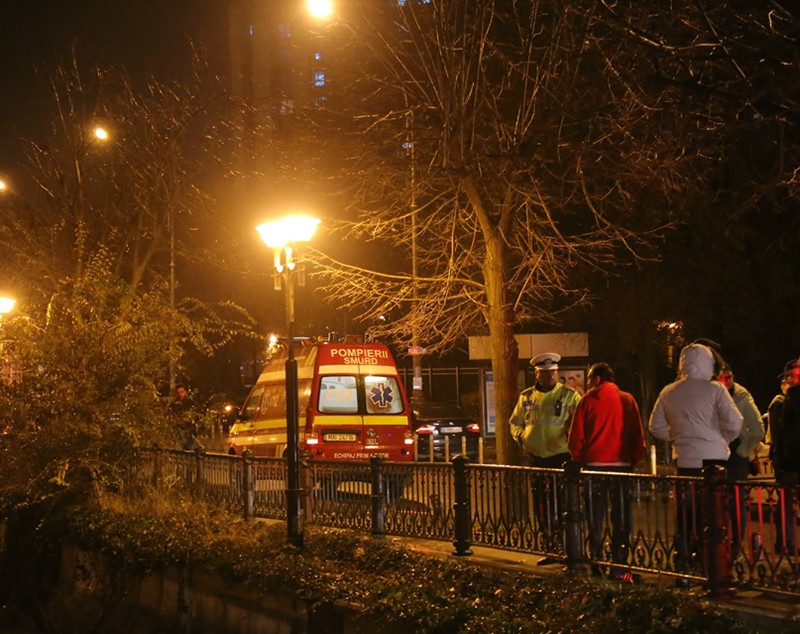 Un șofer a căzut cu mașina în râul Dâmbovița, în zona Cotroceni din Capitală (FOTO & VIDEO)