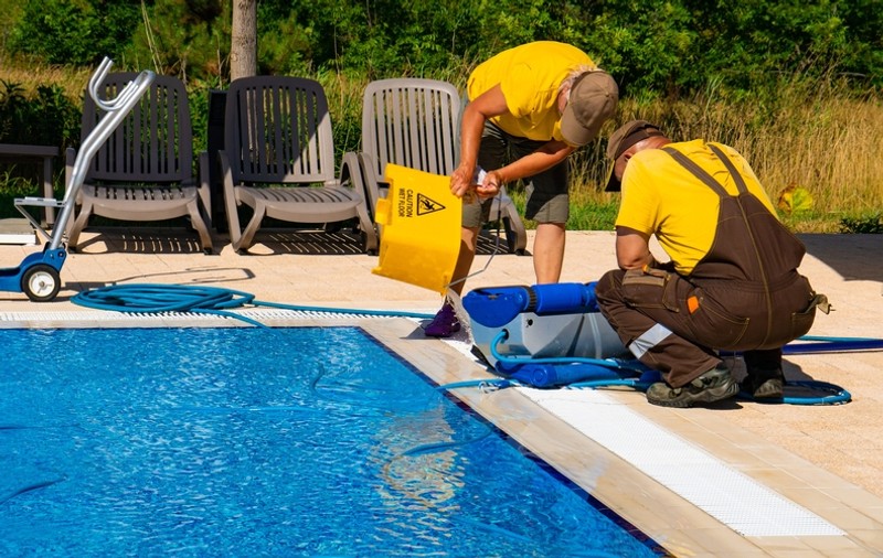 Nu mai folosi clor în piscină! Cele 3 sisteme care te scapă de chimicale în întreținerea piscinei, explicate de HydroSpa.ro