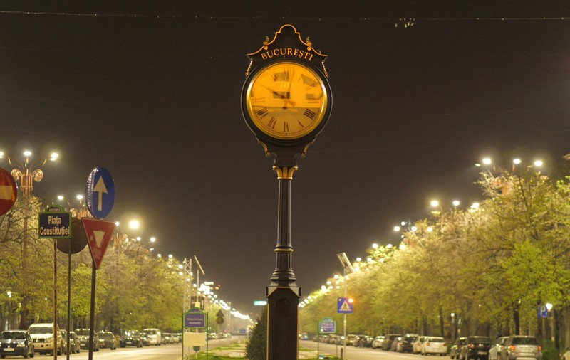 Bucureștiul, la o săptămână de la restricționarea circulației. Un om pe drum, poliție și autobuze goale