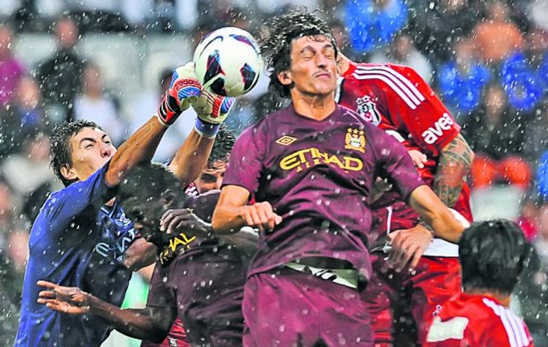 Portarul Costel Pantilimon s-a săturat să frece banca!