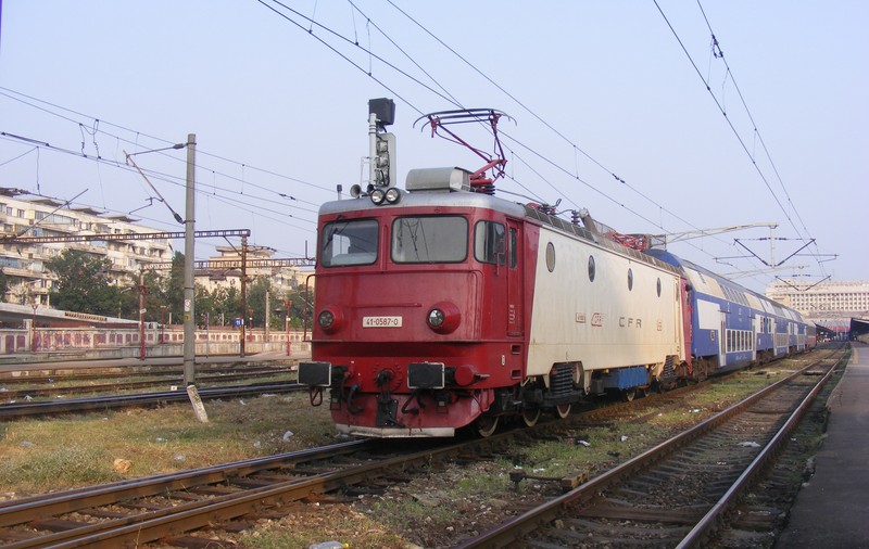 CFR Călători introduce un tren suplimentar către litoral, între București şi Constanța, pentru preluarea fluxului mare de turiști din această perioadă