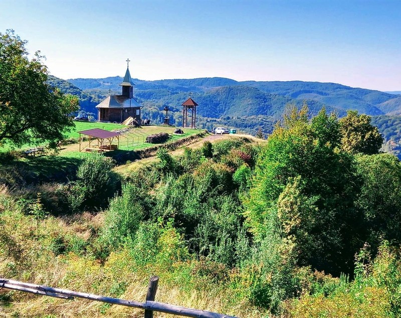 Casa părintească a Părintelui Arsenie Boca, de vânzare. Costă 3 milioane de euro și se vinde alături de 8 hectare de teren | FOTO