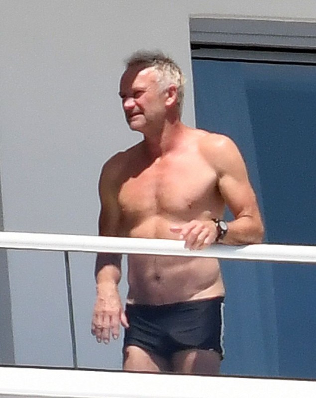 Sting arată senzațional la 66 de ani. Și-a etalat corpul plin de mușchi la balcon |FOTO