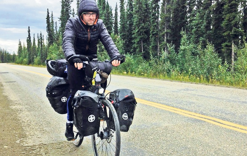 Exclusiv. Un român de 27 ani traversează Americile pe bicicletă