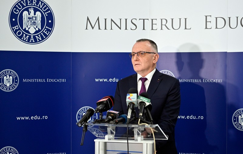 Sorin Cîmpeanu spune că dezvăluirea despre plagiatul său este „o încercare de a bloca legile educației”