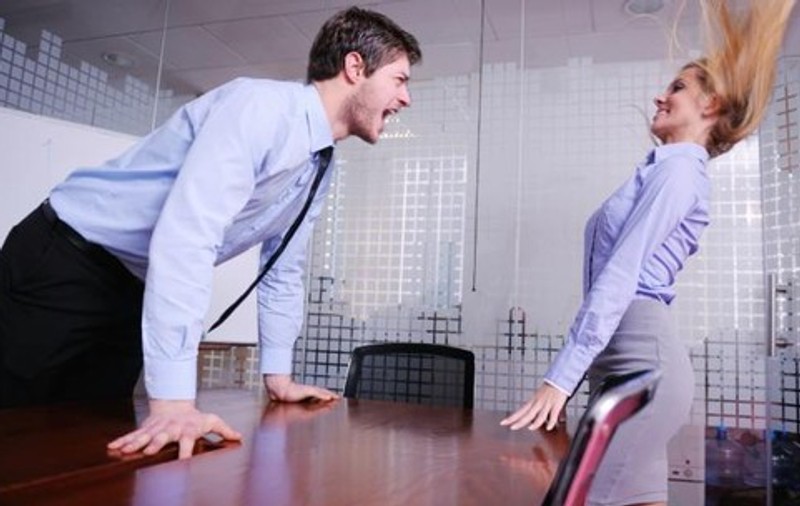 Şocant: Top cerinţe ciudate la job. Tu ce ai face dacă şeful ţi-ar cere asta?