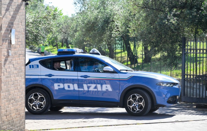 Un român a ieșit de la Lidl cu ghiozdanul plin, deși plătise doar o bere și un pachet de biscuiți. Ce au descoperit polițiștii italieni