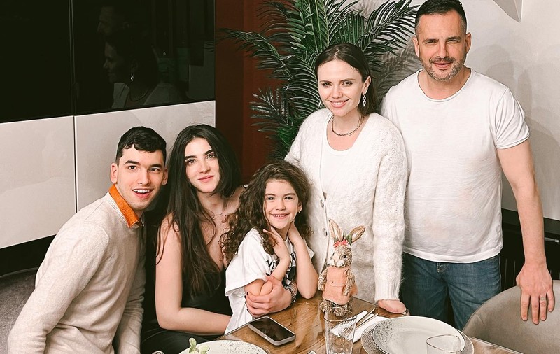 Cristina Șișcanu, declarații cu ochii în lacrimi. Mădălin Ionescu a spus prin ce trece fiul său: „S-a întâmplat ceva în familie”