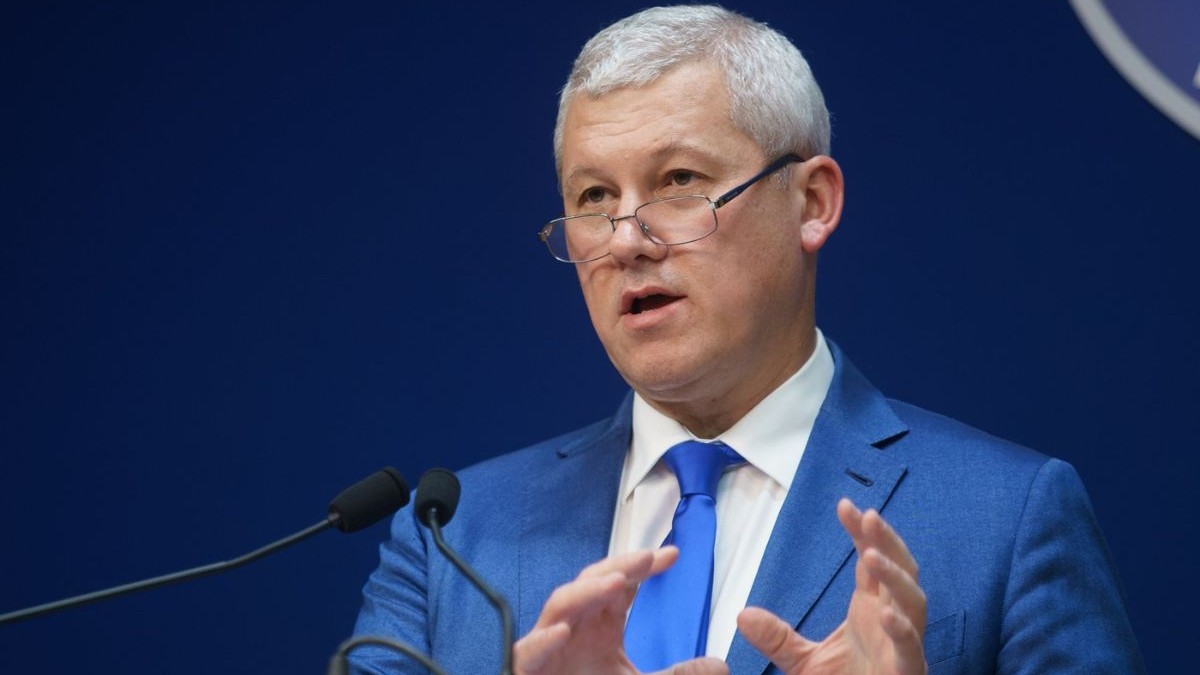 Ministrul Afacerilor Interne, Cătălin Predoiu, vorbește la o conferință de presă