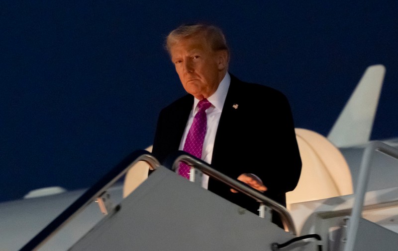 Avion de pasageri și Air Force One cu Donald Trump la bord, la un pas de ciocnire deasupra New York-ului: „Lasă iPad-ul”