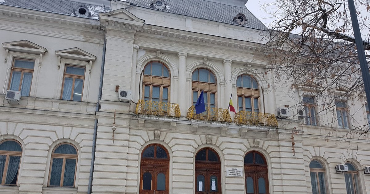 Un avocat a sunat la 112 spunând că o femeie aflată în Judecătoria Vaslui are la mână o brățară furată. Ce a urmat după venirea polițiștilor