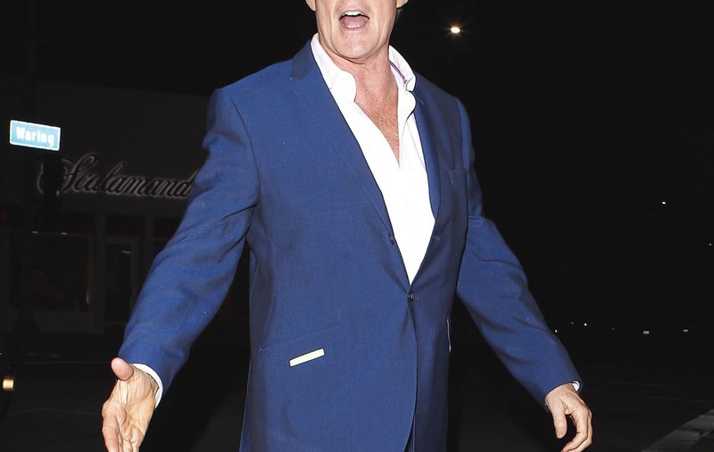TATĂL, IDOLUL FEMEILOR, EA prezintă HAINE pentru GRĂSUŢE! Vezi cum arată FIICA lui DAVID HASSELHOFF! | FOTO