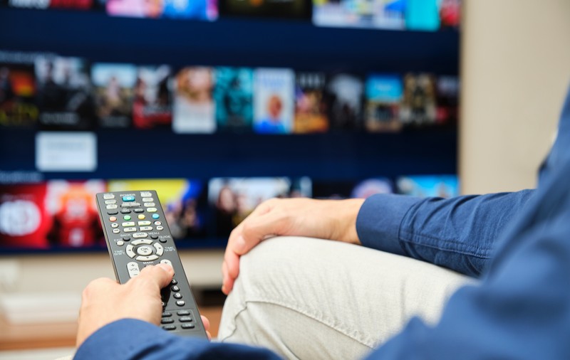La ce televiziuni se uită oamenii din „România uitată”, compatrioții din mediul rural și orașele mici. Surpriza din top 10