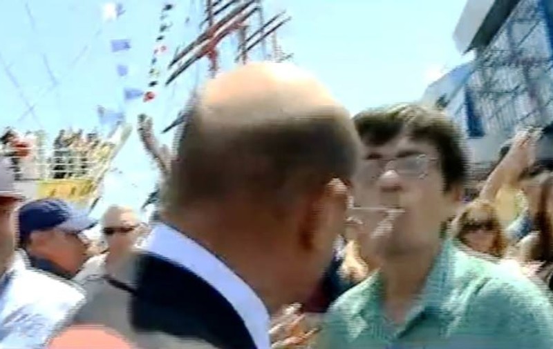 Adrian Zglobiu, bărbatul care L-A SCUIPAT pe Traian Băsescu, EXTERNAT.  NU A MÂNCAT NIMIC, DE FRICĂ să nu fie OTRĂVIT