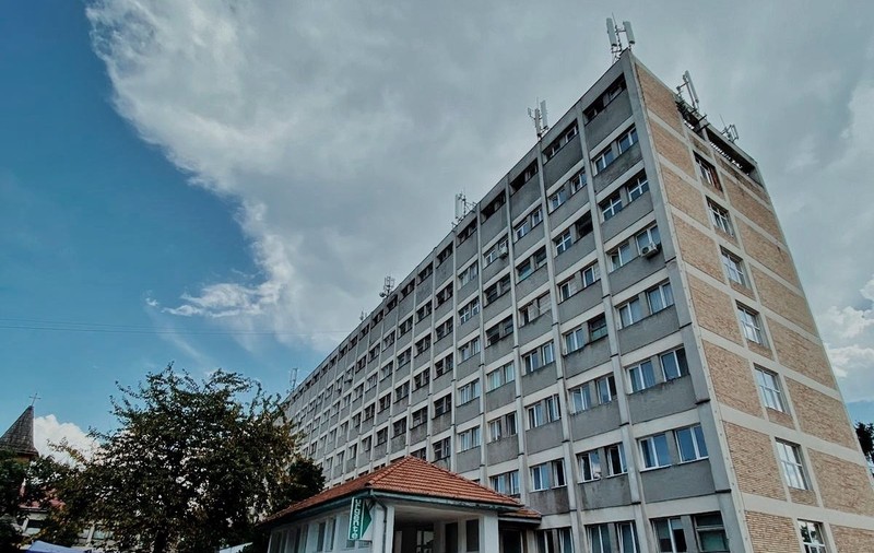 Managerul Spitalului Caransebeș a fost reținut de DNA pentru luare de mită