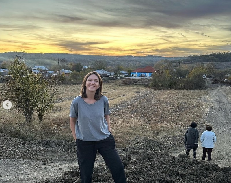 Adela Popescu își construiește casă la Șușani, satul unde a copilărit. Ce spune despre o mutare definitivă: „Lui Radu îi place mai mult decât mie”