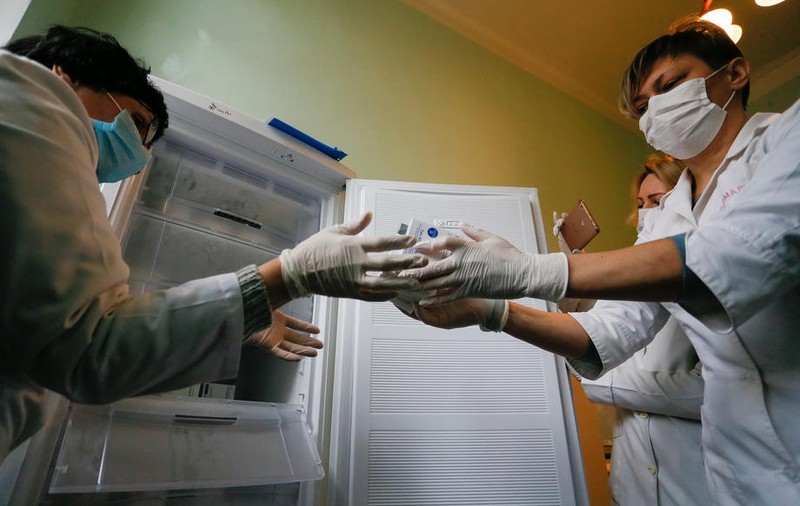 Estul Ucrainei controlat de separatişti administrează Sputnik V. Țara a interzis la nivel național vaccinul rusesc