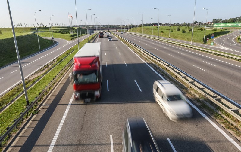 Un șofer de TIR a fost dat pe mâna poliției de patronul firmei pentru care lucra, la trei zile după ce a ucis un om pe șosea și a fugit, în Germania