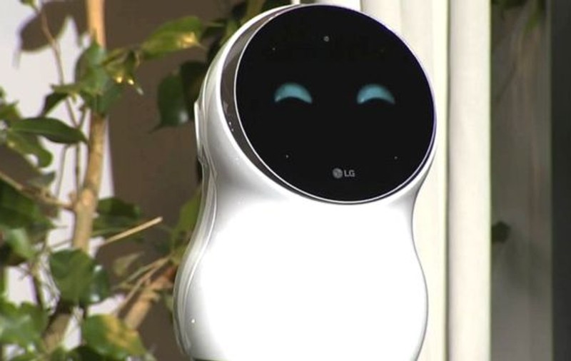 CES 2018. Un robot LG a clacat pe scenă în timpul prezentării - VIDEO