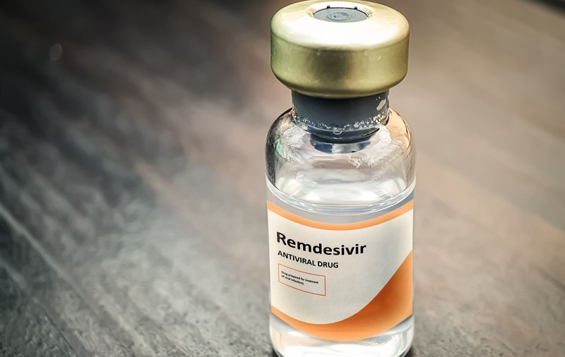 Unul dintre tratamentele experimentale pentru COVID dă rezultate. 2 din 3 bolnavi au răspuns bine la remdesivir
