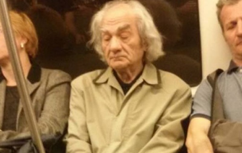 UPDATE Leon Dănăilă, geniul care a revoluționat neurochirurgia din România, fotografiat la metrou. Imaginea a impresionat mii de români. Cum a reacționat profesorul