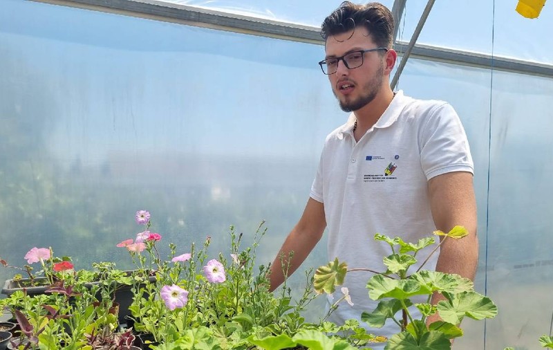 Liceul din provincie unde elevii cultivă ceapă, salată și castraveți folosind drone și tehnologie integrată. Director: „Agricultura digitalizată ne-a crescut rata de promovare a Bacalaureatului”