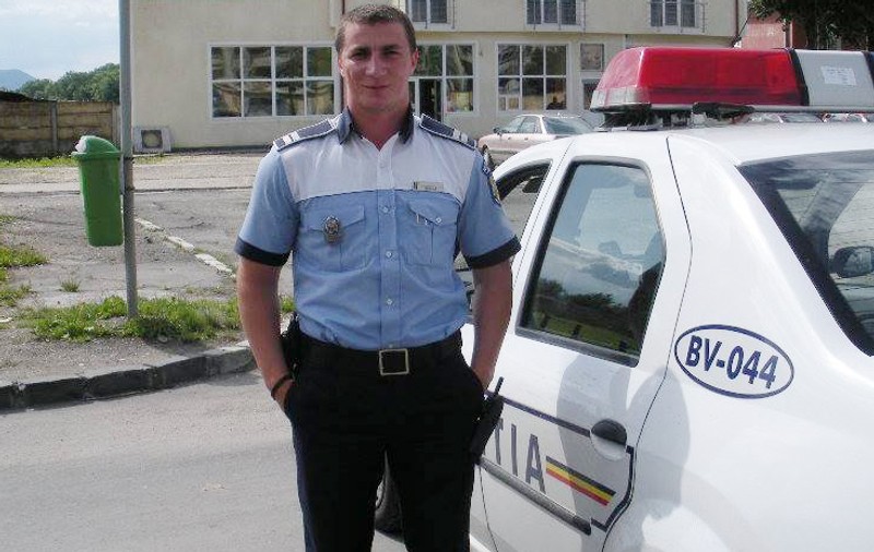 POLIȚISTUL HAIOS din Brașov, vedetă pe internet! Ce s-a întâmplat după ce șefii l-au pedepsit pentru că povestea aventurile de la serviciu