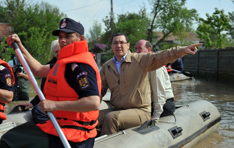 PONTA SE SCUZĂ CU ÎNŢEPĂTURI: "Nu i-am zis "fă" ministrului Pană, nu veneam de pe vapor"