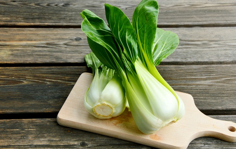 Varza chinezească sau bok choy. Ce beneficii are și cum se mănâncă
