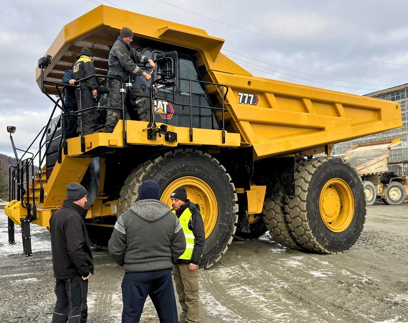 CAT 777, „monștrii” din Apuseni. Cele mai mari camioane vândute vreodată în România, cumpărate de Cupru Min cu milioane de euro 