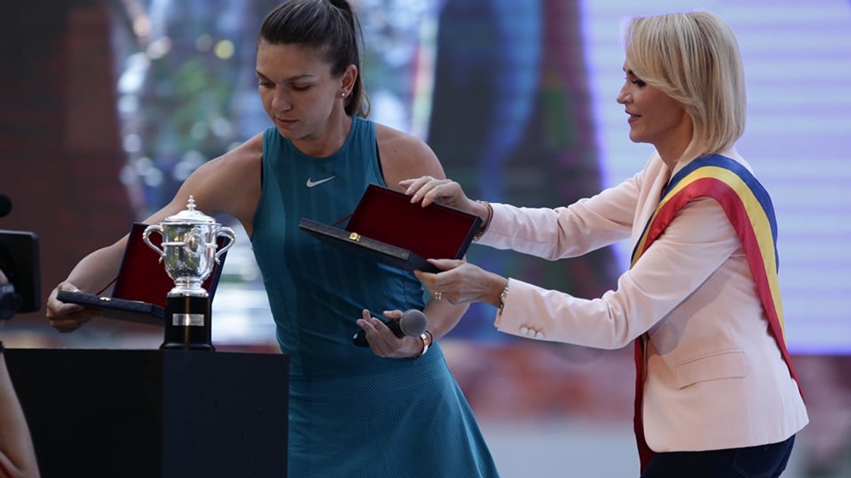 Cum a organizat Gabriel Firea primirea Simonei Halep pe Arena Națională, imagini nedifuzate. ”Să mor dacă nu vin!”. Cine sunt gărzile de corp ale Simonei