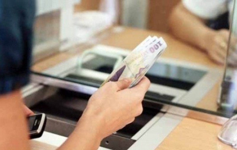 Atenție, cresc ratele la credite! Cu cât plătesc mai mult românii pentru un împrumut și care este cauza