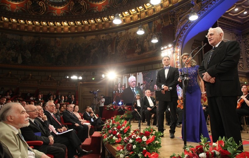 Valorile culturale, ştiinţifice diplomatice şi bancare româneşti premiate de Marea Lojă Naţională din România şi de Academia Română