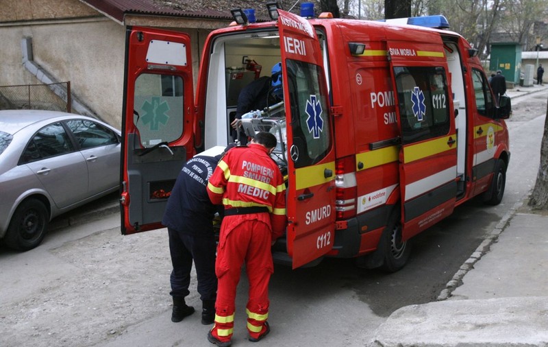 Un tânăr de 18 ani din Bistriţa, înjunghiat de un bărbat de 61 ani