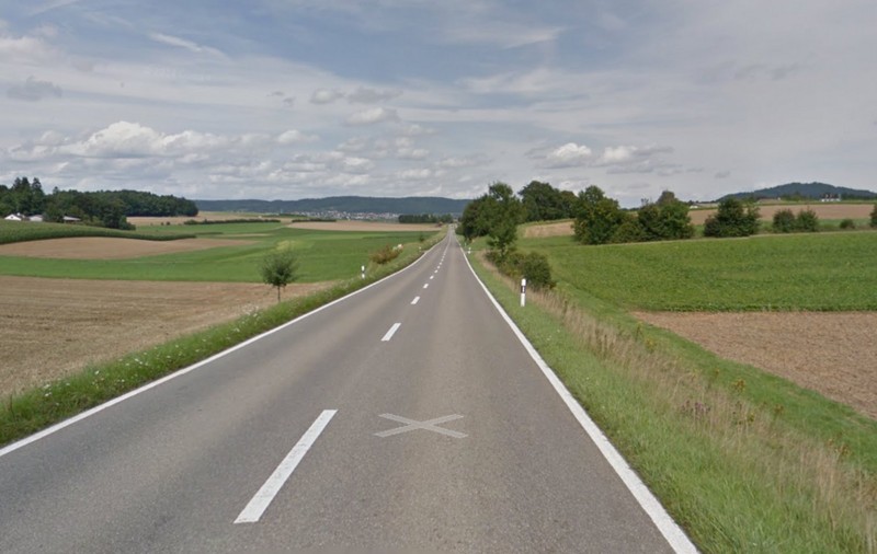 Un român a rămas nu doar fără permis, ci și fără mașină, în Elveția, unde a fost prins că circula cu 160 km/h pe un drum de țară