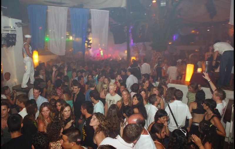 Ibiza vrea să infiltreze detectivi sub acoperire la petrecerile ilegale care sfidează regulile COVID