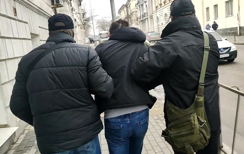 Rusia anunță arestarea a doi ruși care transmiteau Ucrainei informații despre pozițiile militare din Crimeea