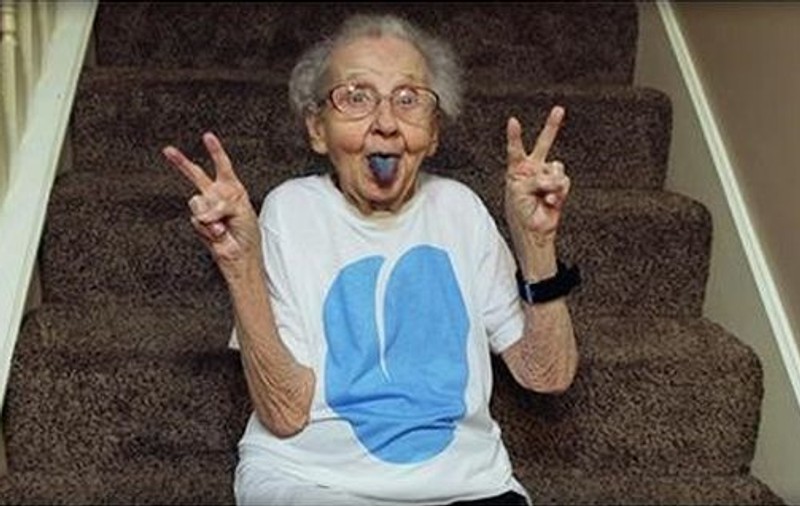 Bunica Betty A MURIT. Vedeta Instagram AVEA 80 de ani | IMAGINI SENZAŢIONALE