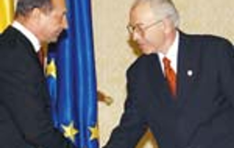 Basescu si-a incuiat ieri biroul