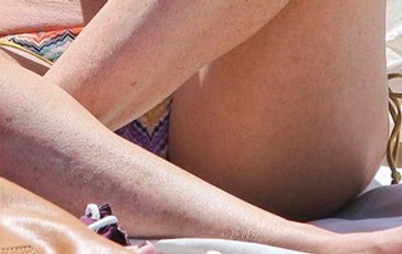 Imaginea la care VISAU toți BĂRBAȚII: Sharon Stone în bikini, la plajă | FOTO