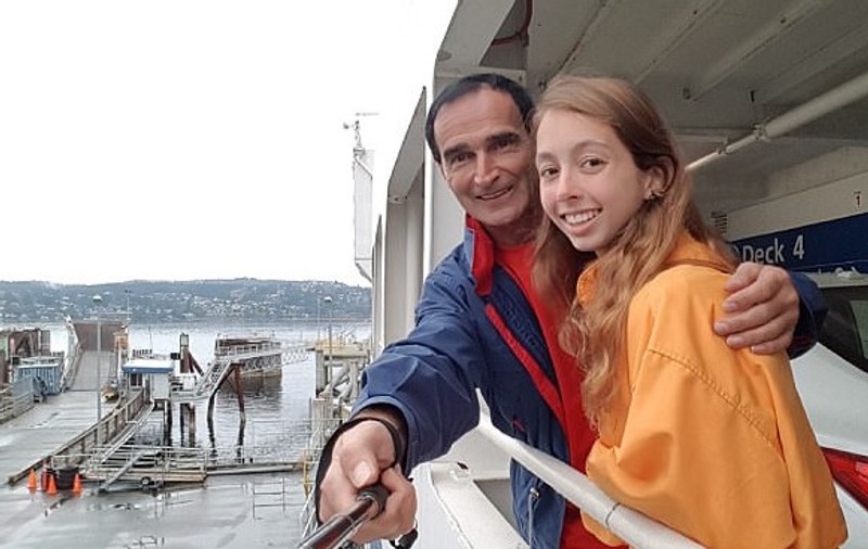 O tânără de 19 ani s-a îndrăgostit de un bărbat cu 33 de ani mai mare. Cum își descrie relația