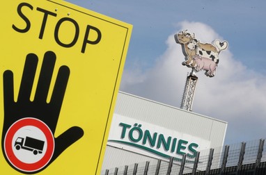 Abatorul Tönnies a fost un focar de COVID-19 | Foto: EPA