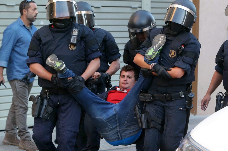 Oficiali catalani reținuți de poliția spaniolă în dosarul referendumului